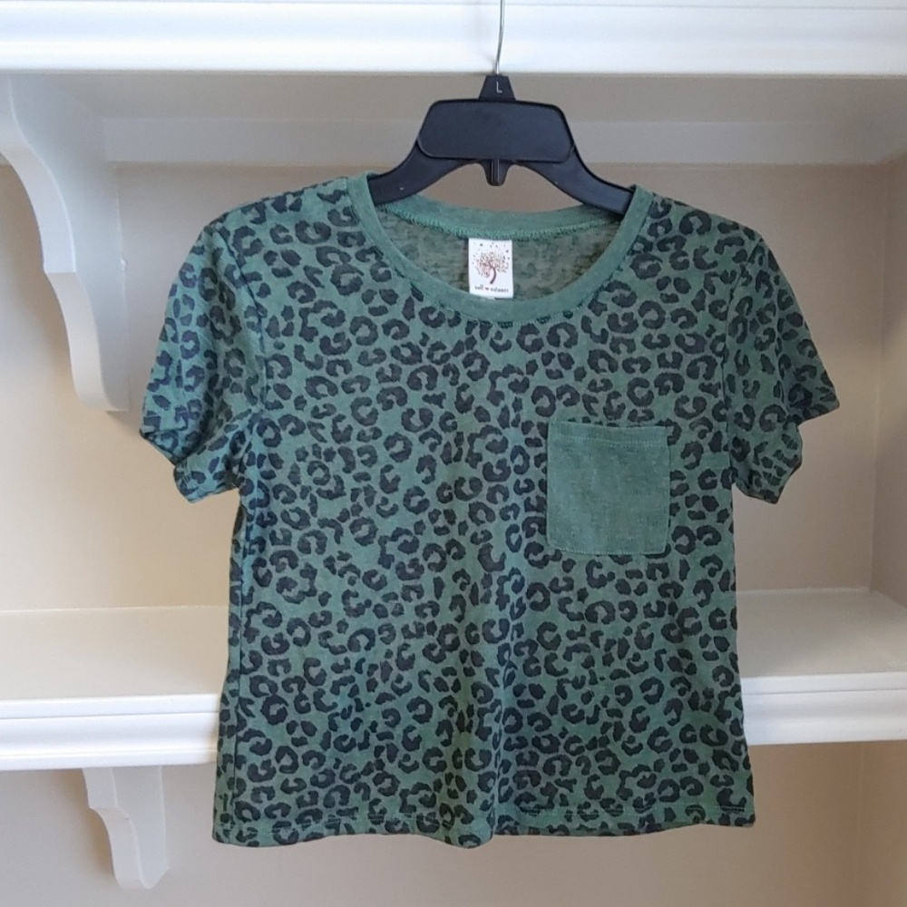 Leopard print crop shirt with pocket